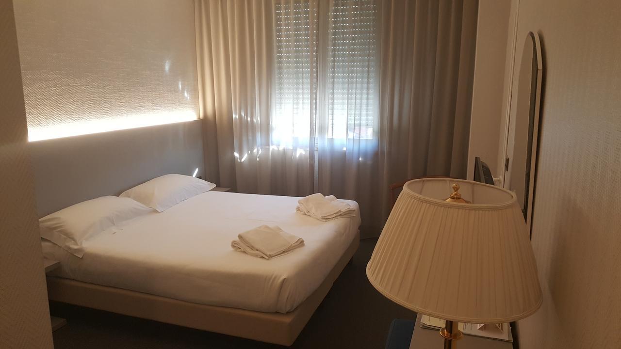 Hotel Augustus Фано Экстерьер фото